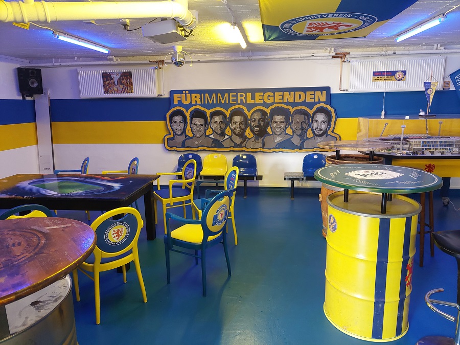 DIE GEHEIME EINTRACHT-GARAGE!